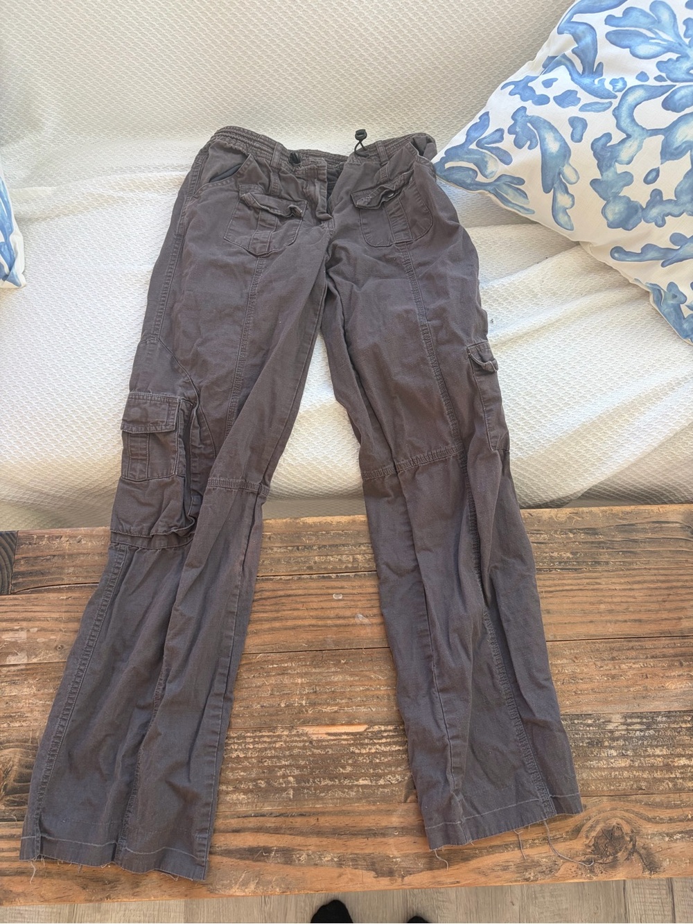 WoMen's Gray Cargo Pants - Casual Utility Style